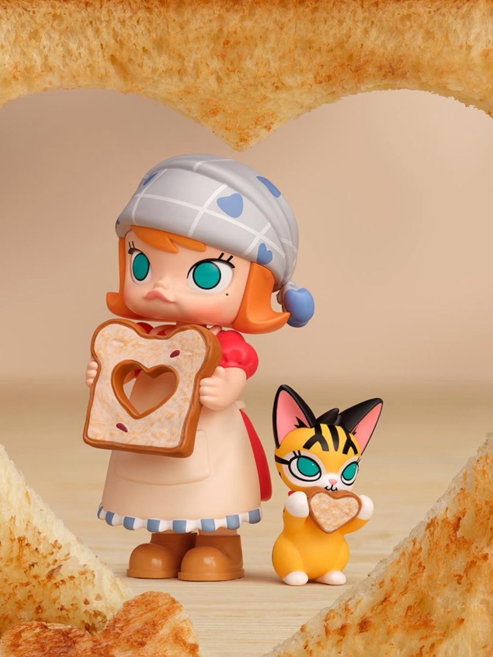 Pop Mart  MOLLY Carb-Lover Series Figures - Heart to Heart Toast
